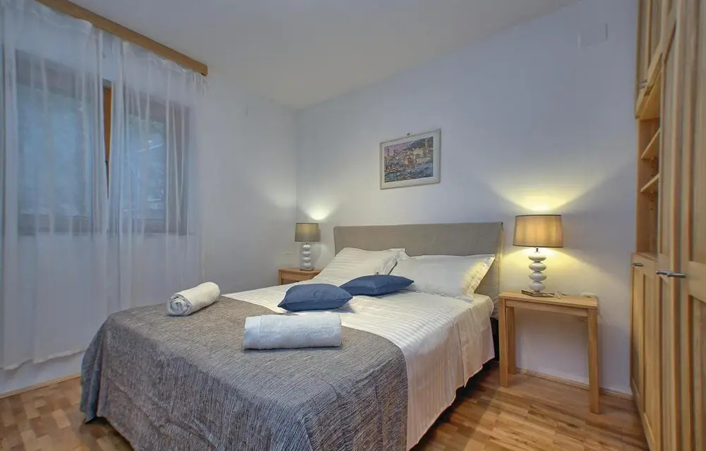 Stunning Home in Prizba With Wifi and 6 Bedrooms