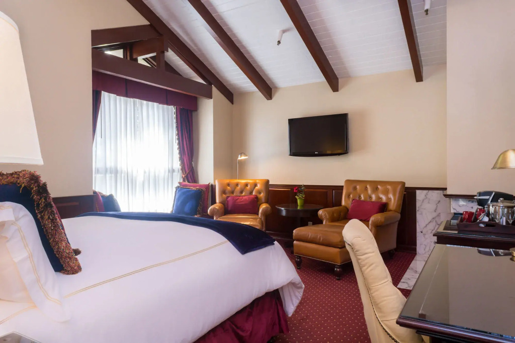 Carriage House Inn