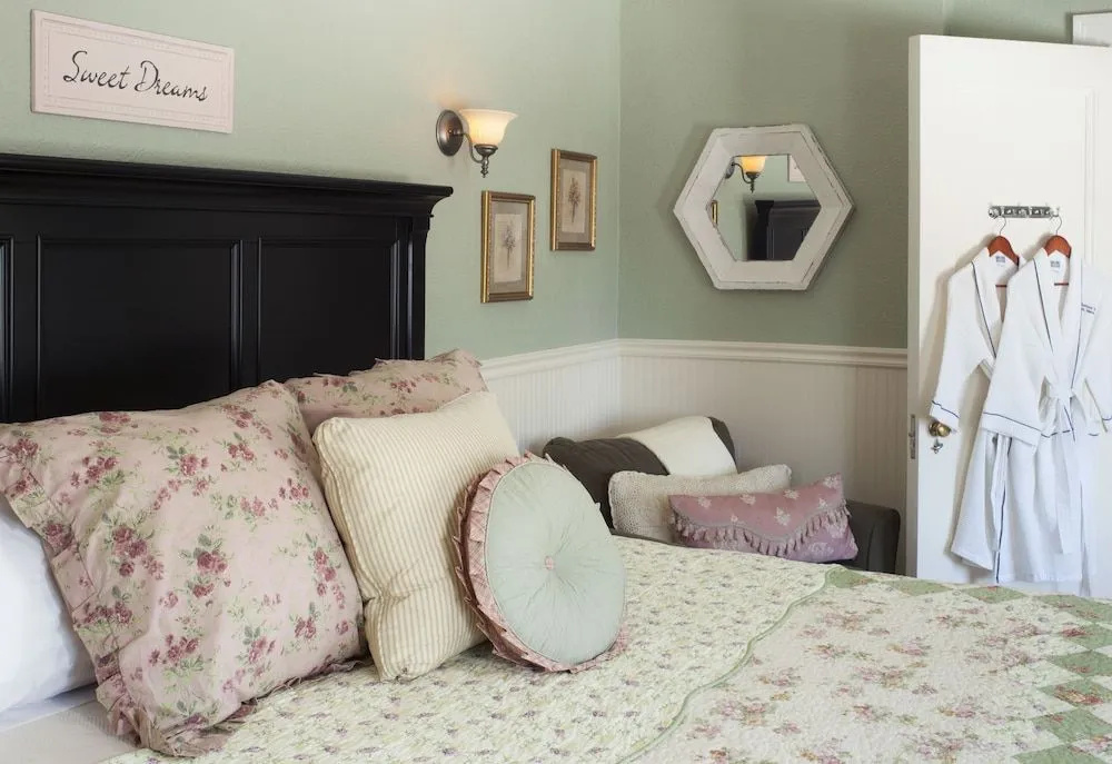 A G Thomson House Duluth Bed and Breakfast