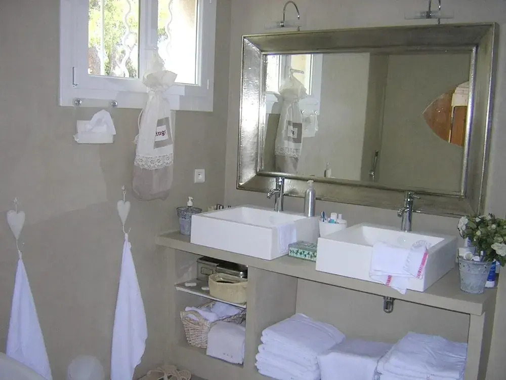 Villa With 4 Bedrooms in Lambesc, With Private Pool, Enclosed Garden and Wifi - 30 km From the Beach