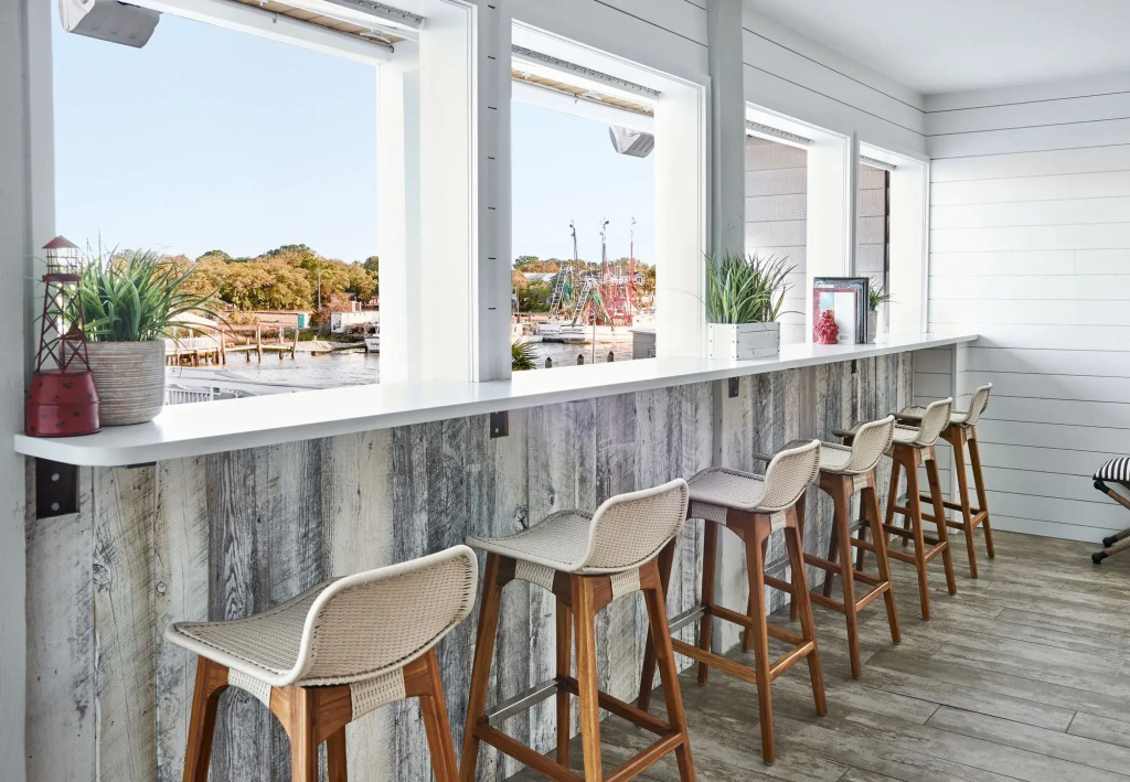 Shem Creek Inn