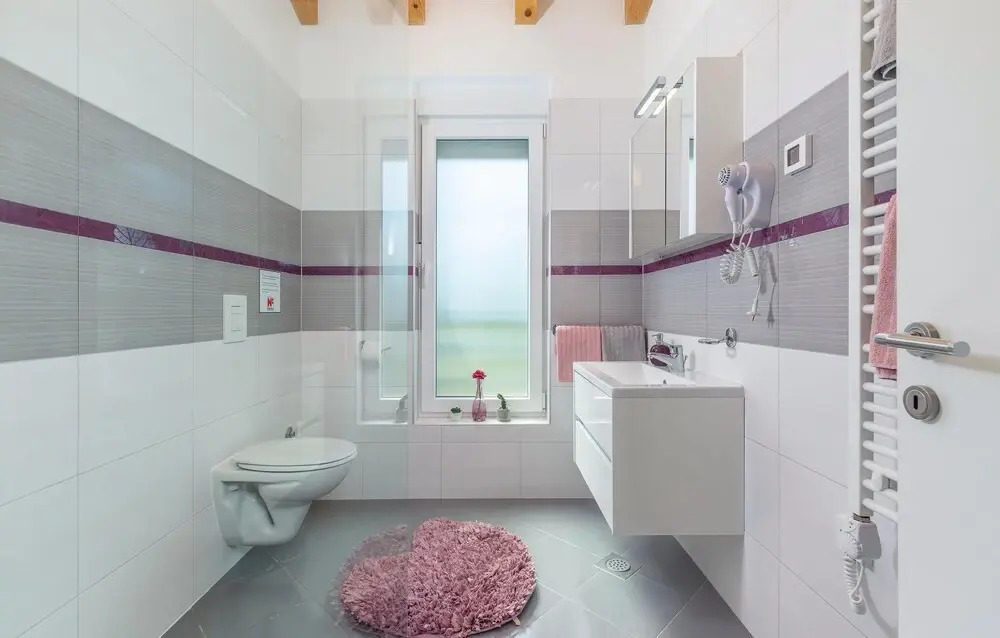 Awesome Home in Stinjan with Hot Tub, WiFi & 4 Bedrooms