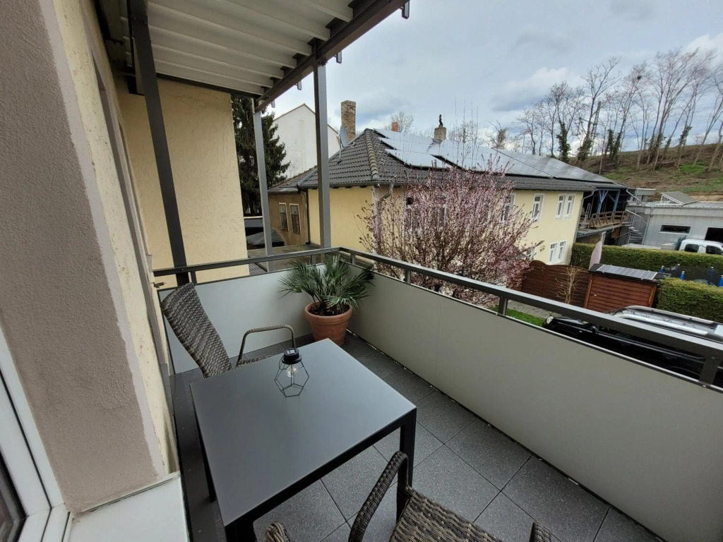 Ferienwohnung Dresden-Neustadt mit Parkplatz im Hof , Balkon ab April 2023