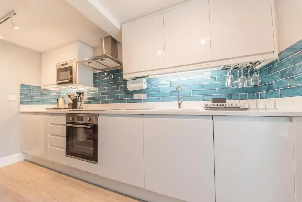 The Old Stamp House Retreat- Three En-suite Bedrooms Central Village Location