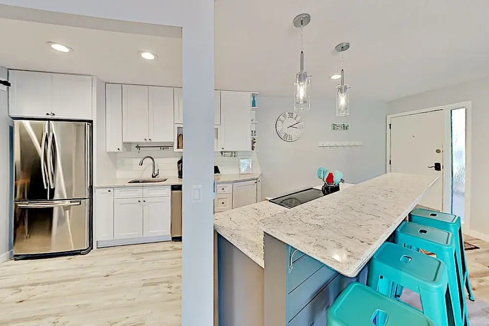 Beautifully Renovated 2 Br Villa Walk To Beach Condo