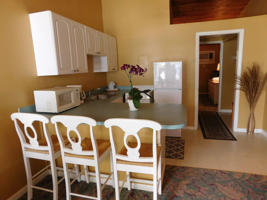 Pines & Palms Resort
