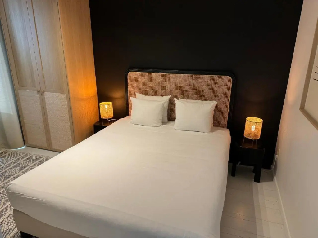 3 Room Luxury Design Apartment