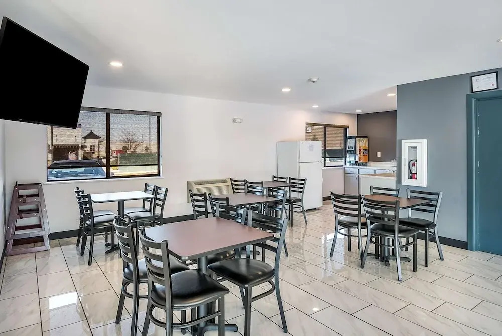 Motel 6 Peoria - East