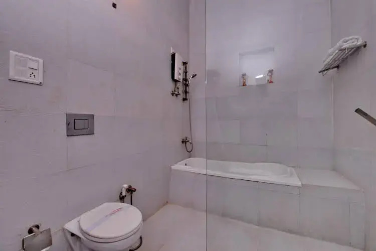 Dolphinn Agra
