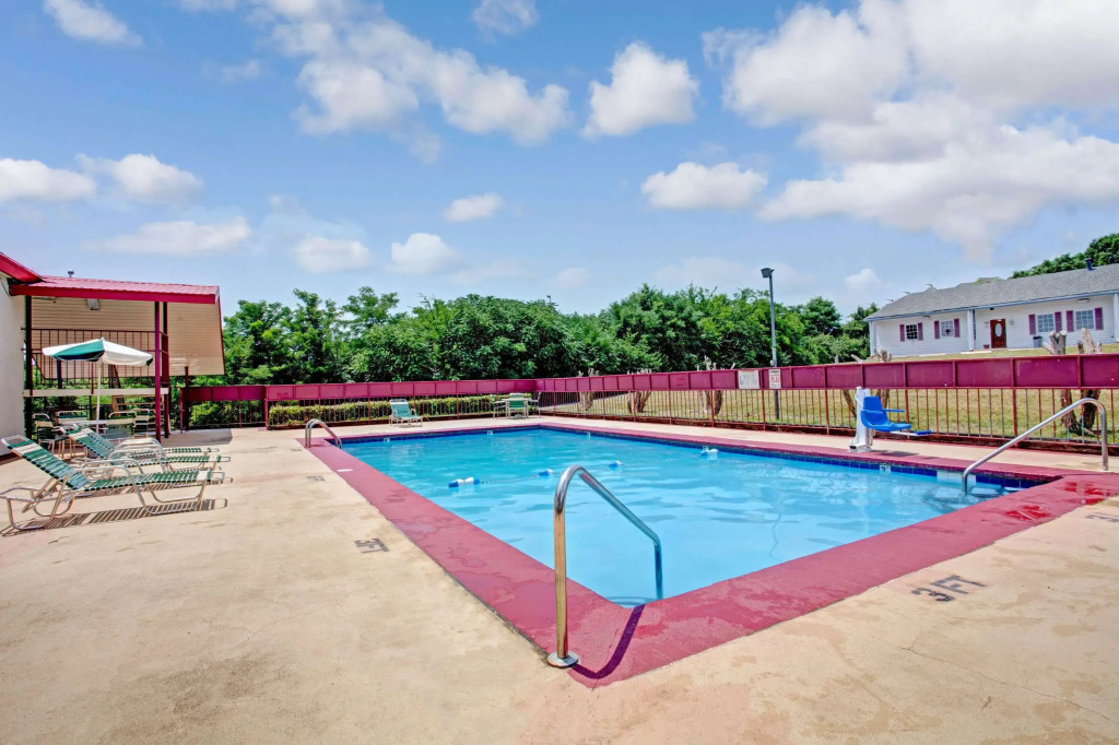 Days Inn by Wyndham Knoxville West