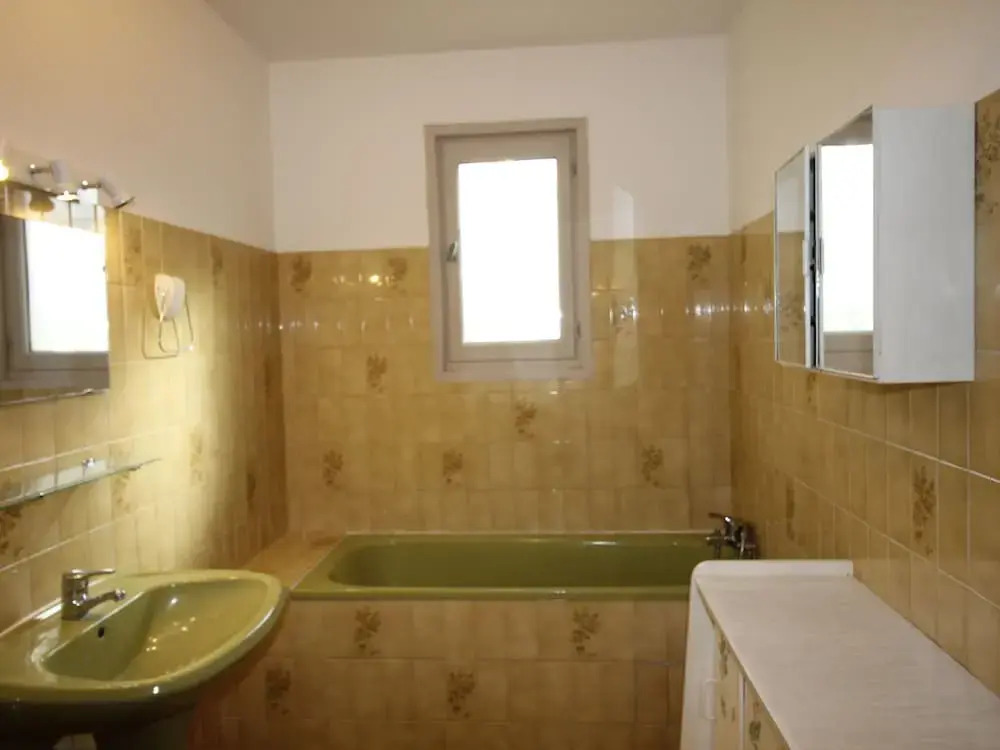 Lush Holiday Home in Cereste With Private Swimming Pool
