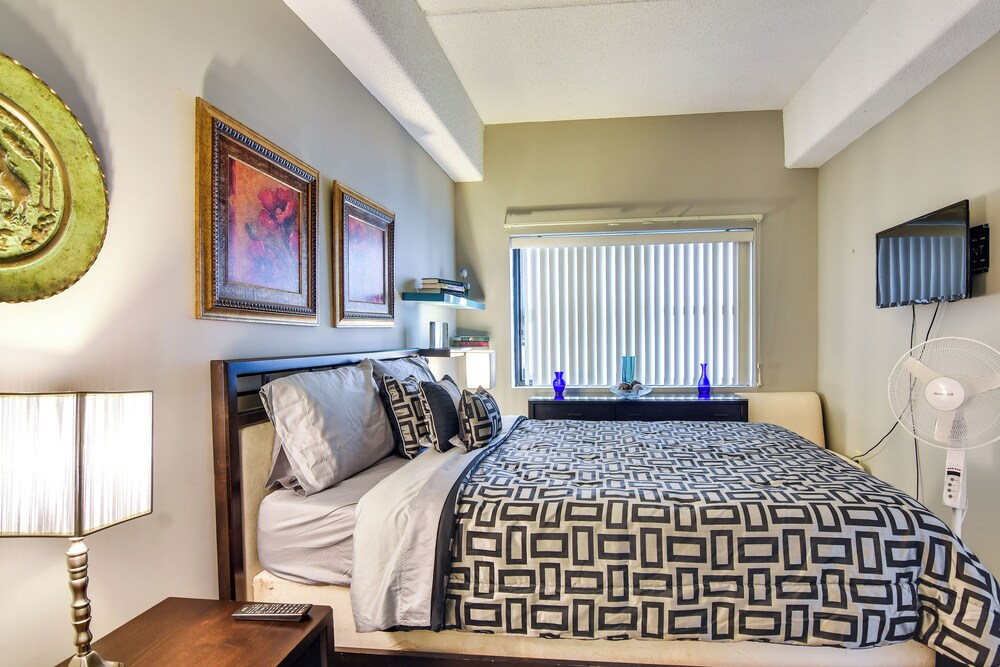 < 4 Mi to Sugar Mtn Resort: Condo w/ Indoor Pool!