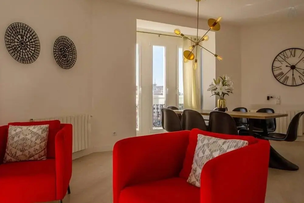 Sophisticated 3bed W/balcony 2min to Tube