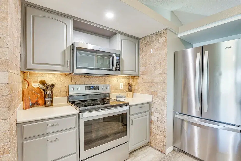 Peoria Home w/ Private Pool, Hot Tub, & Gas Grill!