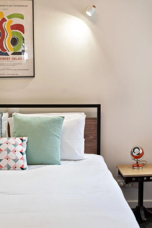 Spacious & Artistic Retro 2 Bedrooms Apt + SAUNA