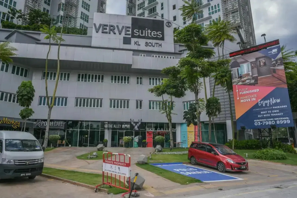 Mid Valley 1km away Verve Suites Old Klang Road