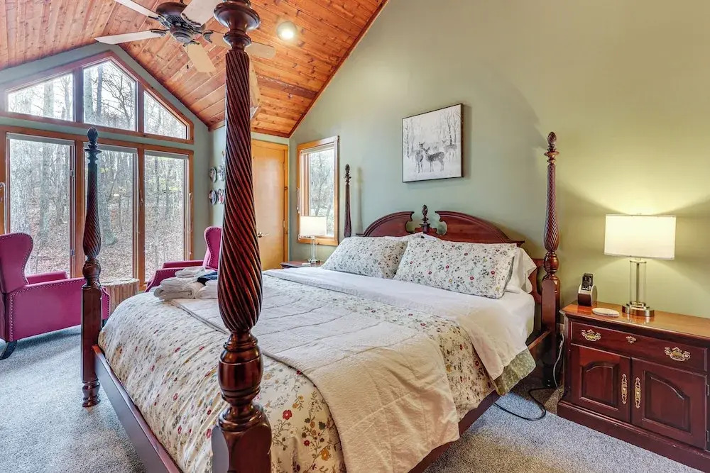 Grand Wintergreen Resort Home w/ Hot Tub!