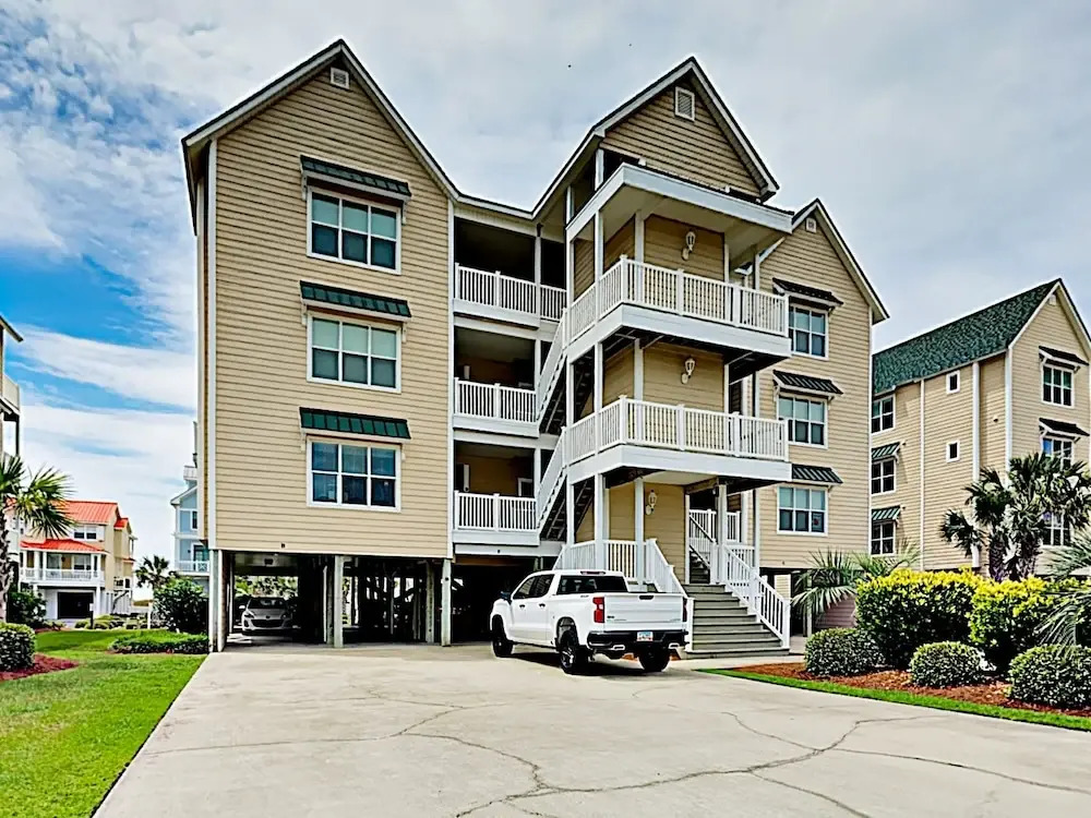 3 Ocean Isle Beach - 4 Br Condo