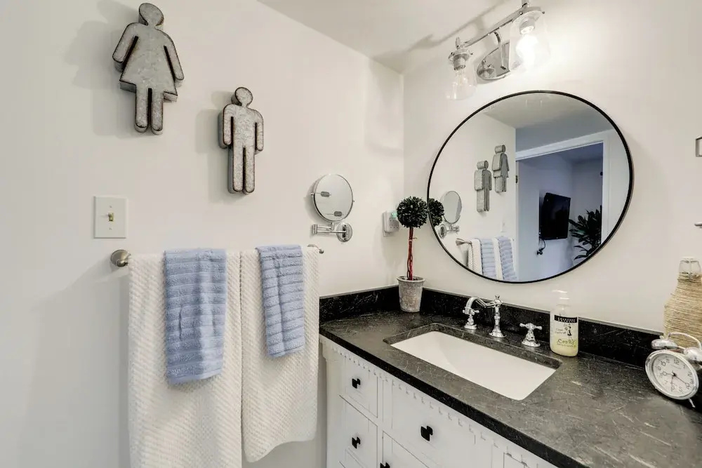 Sevierville Condo w/ Balcony + Pool Access