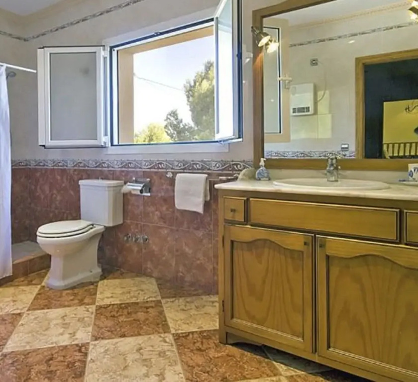 Villa - 8 Bedrooms with Pool and WiFi - 106437