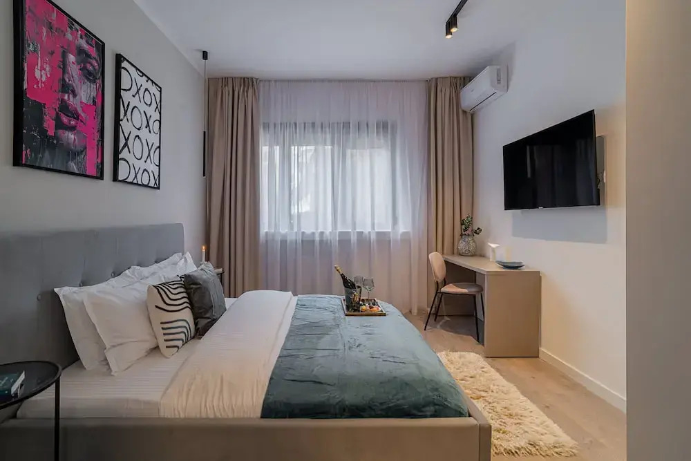 Vibrant & Spacious 3BR Condos on Amzei Square