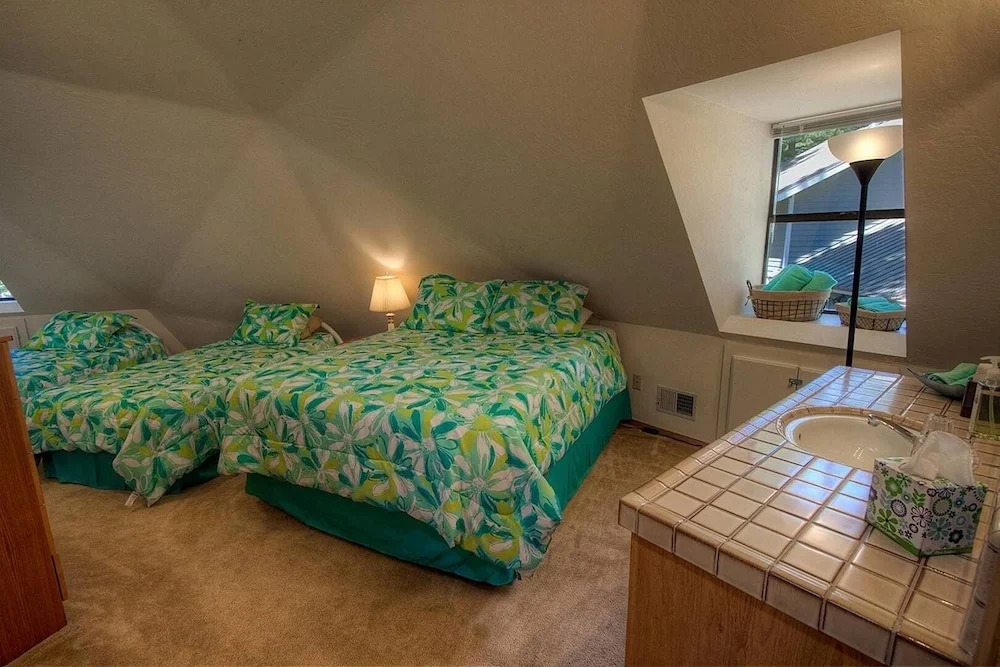 Fool Around House 3 Bedroom Home by Redawning