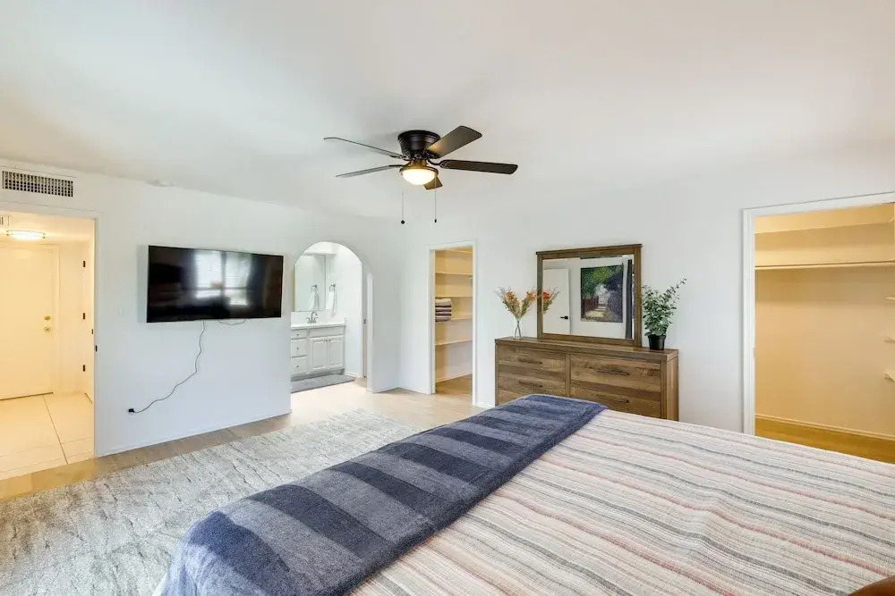 Fire Pit, Grill: Mtn-view Home in Paradise Valley
