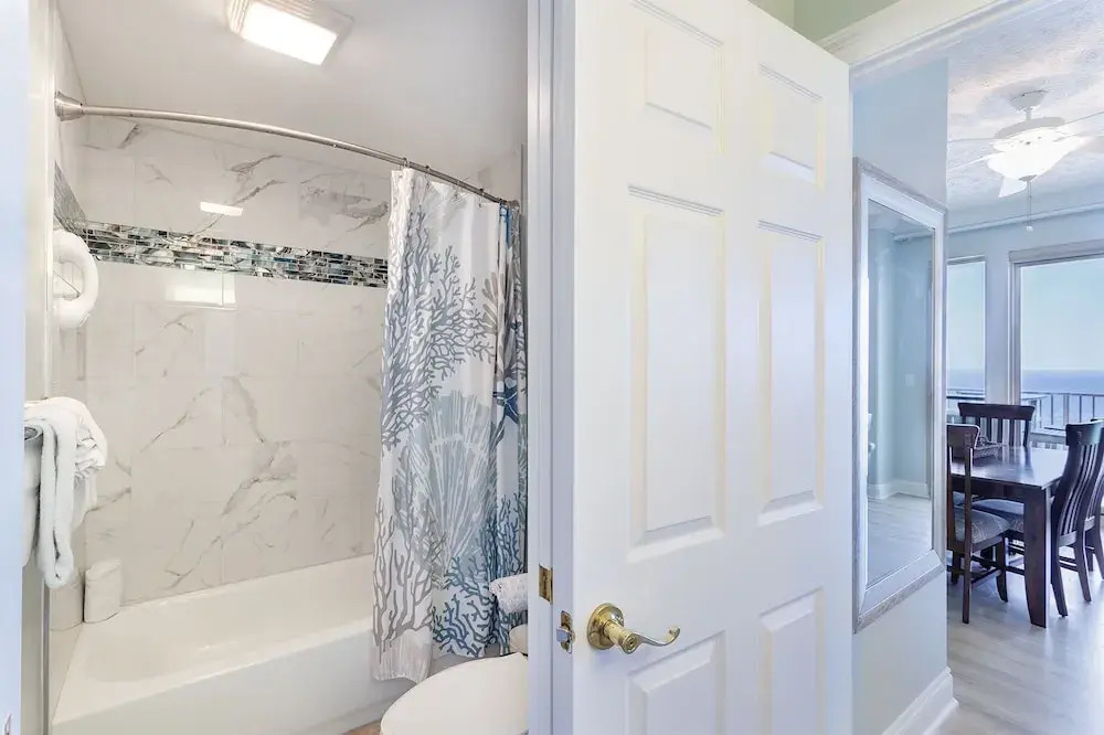 Wondrous Oceanfront Condo with Free Poolside WiFi - Unit 1105 by RedAwning
