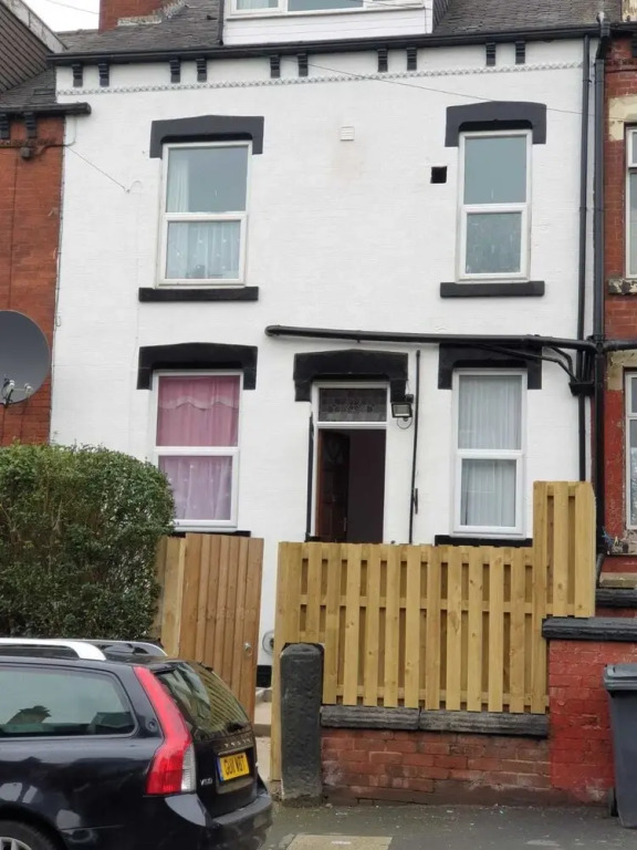 Entire 2 Bedroom House near City Centre