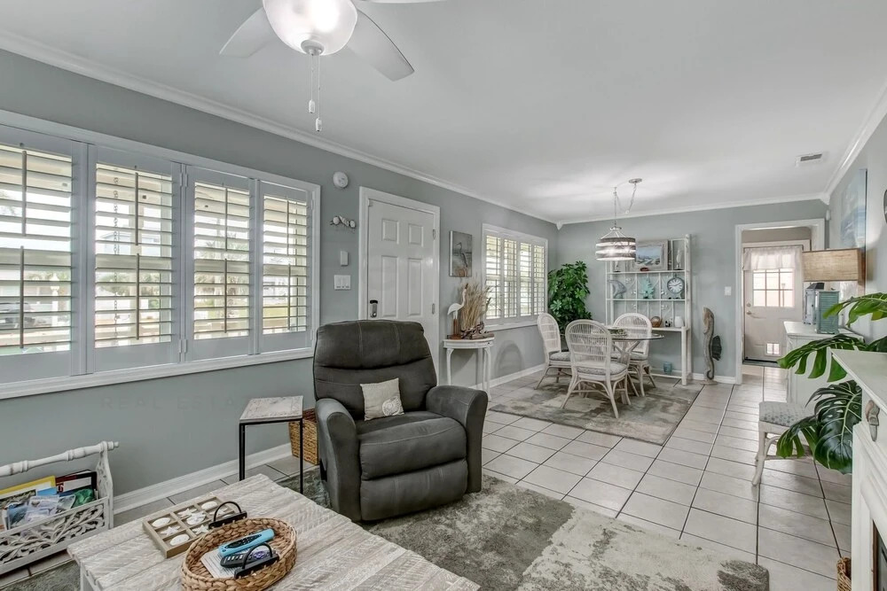 531 Nf 2 Bedroom Home by RedAwning
