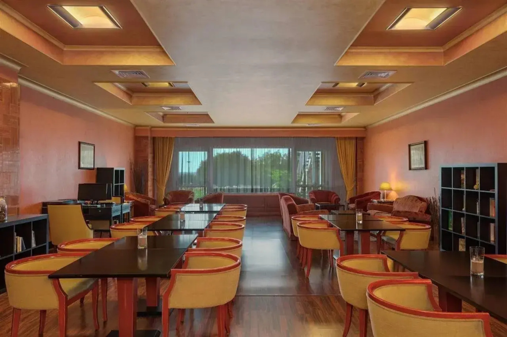 Отель Rome Marriott Park