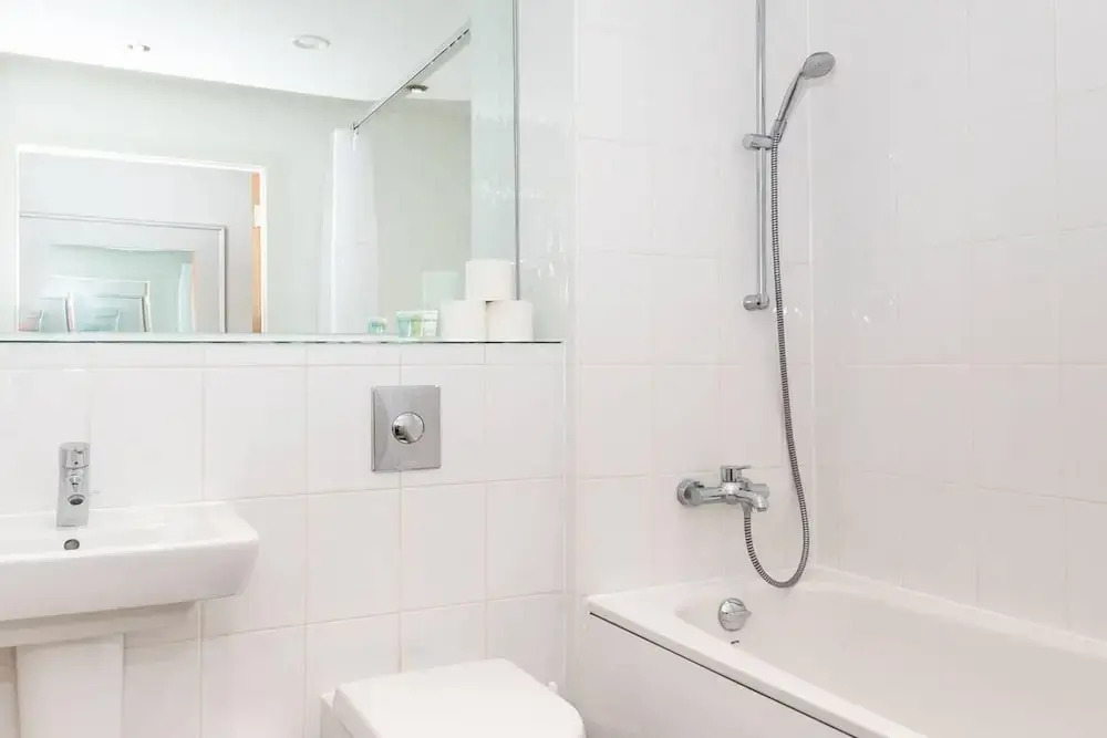 Light and Bright 1BR Apartment Close to Station