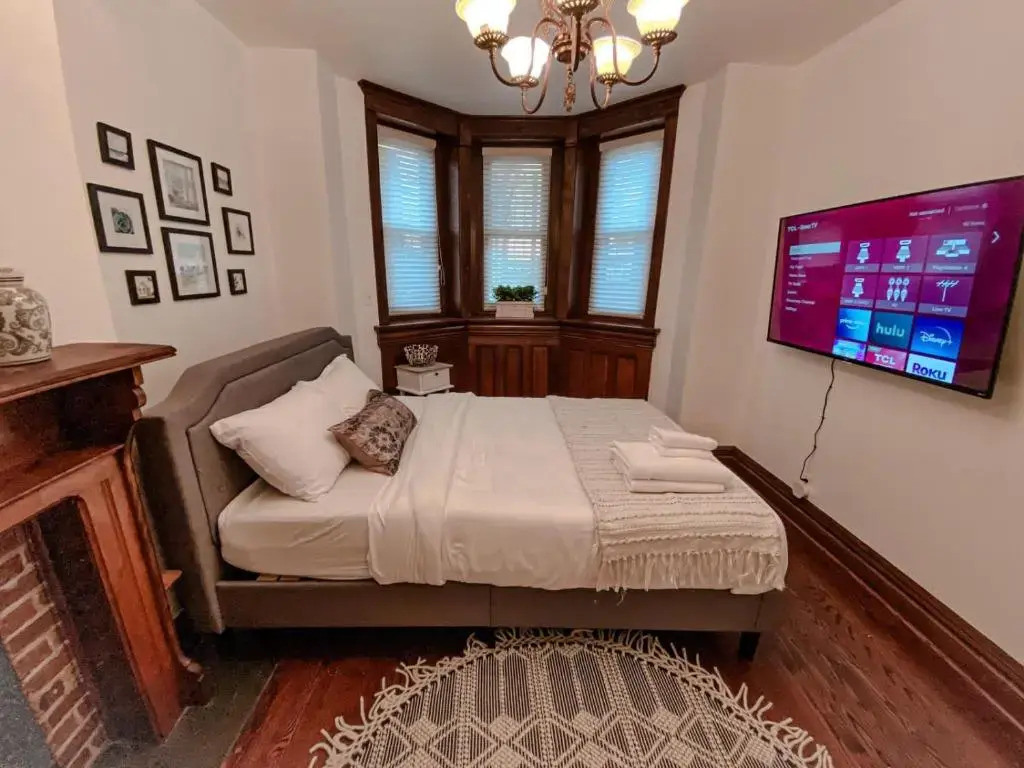Luxurious classic Gold coast villa for 12 guests