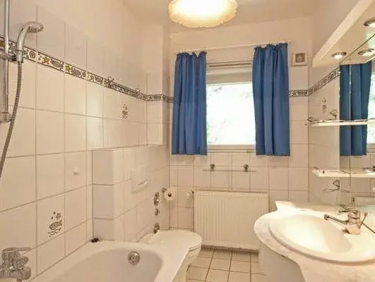 Strandvilla Hubertus Boltenhagen - Ferienwohnungen Apartment mit Parkplatz WLAN Küche Garten Grillplatz Waldbaden