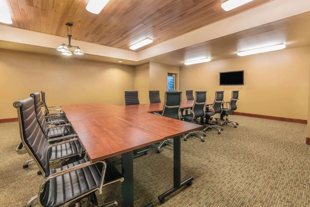 Clarion Hotel & Suites Williston