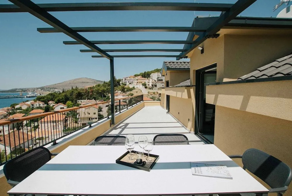 Oleander Urban Suites, high-speed internet, beach at 250, PET friendly