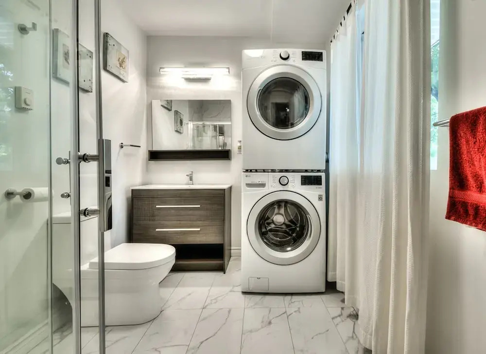 100 METERS to METRO BEAUDRY - FULL APARTMENTS - 1 minute walk to the FAMOUS ST CATHERINE STREET - FAST WIFI - WASHER & DRYER ON SITE - Montcalm units