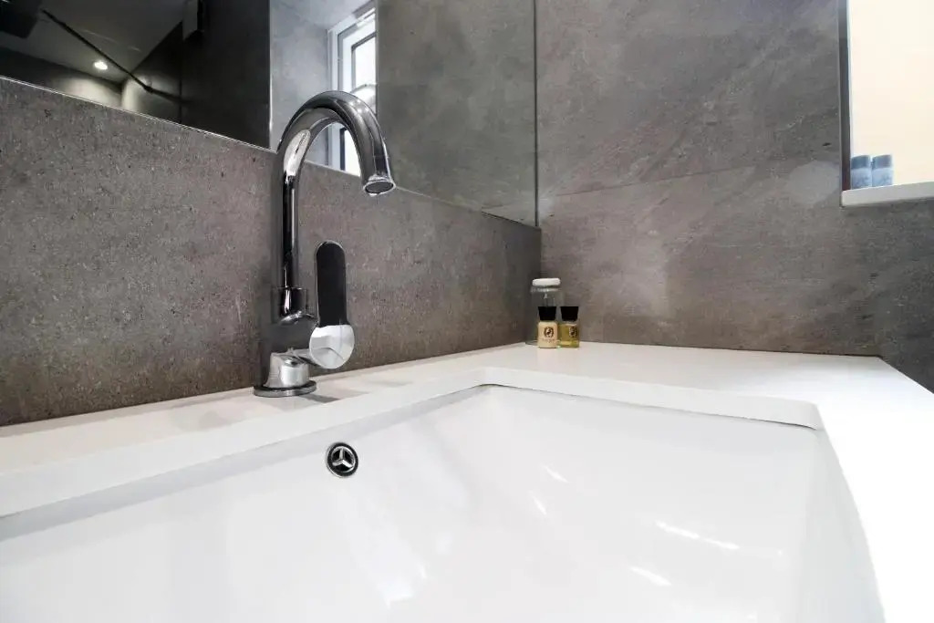 NEW Spacious 2 Bed Getaway - Private Courtyard! - Underfloor Heating
