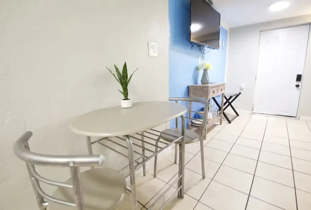 Sun Deck Inn & Suites