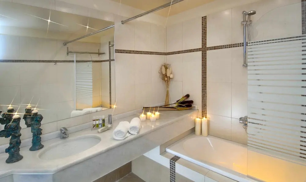 Spacious villa with private pool and sea view, just 150 meters from the sea