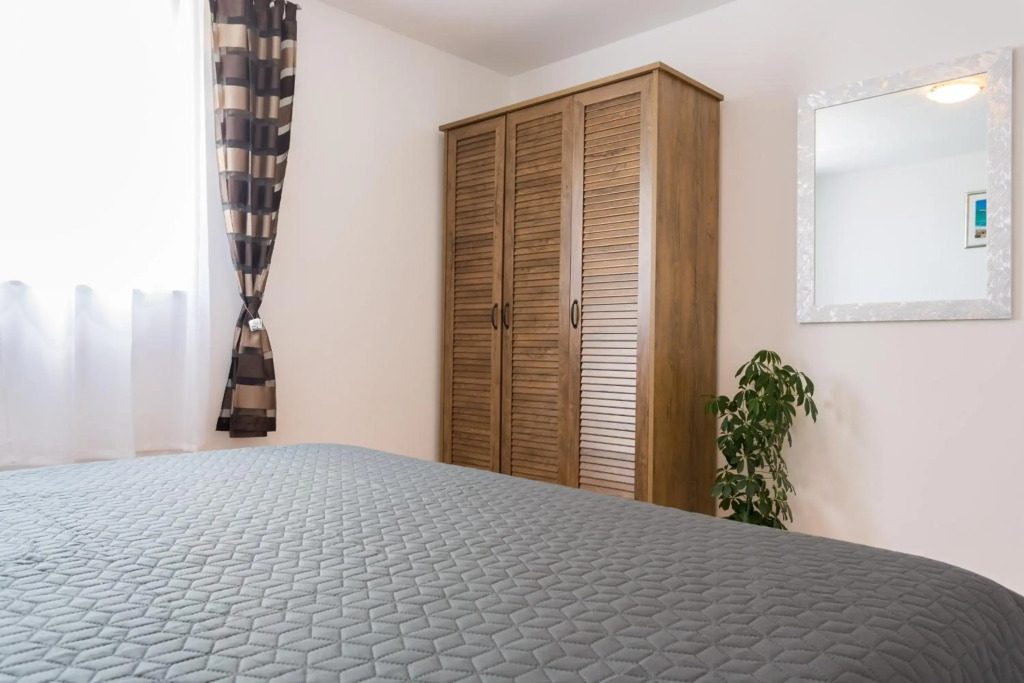 Apartments Lidija - see view with private hot tub and split level apartment with garden