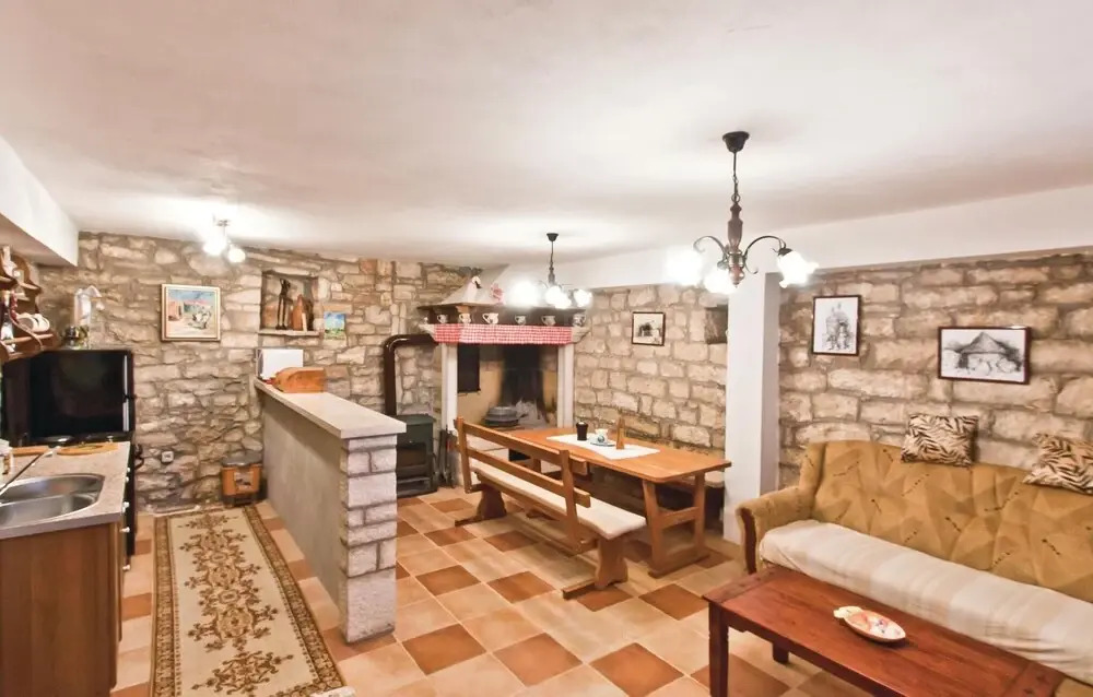 Stunning Home in Stifanici With Wifi and 3 Bedrooms