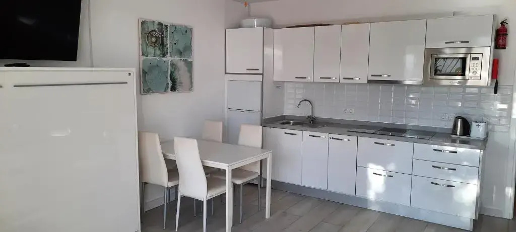 Lanzarote-Beach-Apartment, Las Cucharas Beach, Costa Teguise -- 1 MINUTE WALK FROM MAIN SQUARE, 35 METERS FROM BEACH