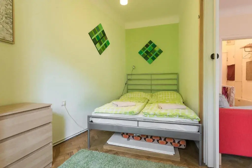 COZY and quiet flat - 12 min to center