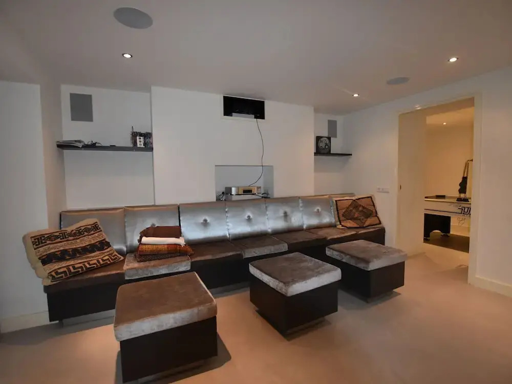 Lavish Holiday Home in Loosdrecht with Hot Tub