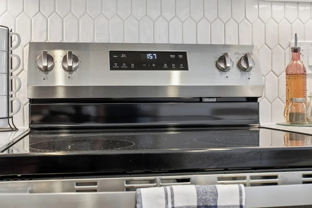 Perfect 2BR 2BA Base Clean Modern Near Downtown