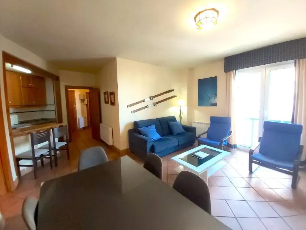 Plaza Andalucía Edificio Enebro 4-6 pax