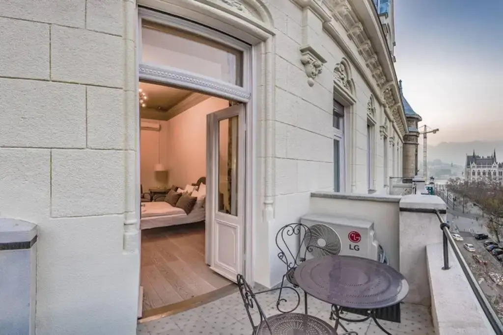 Your Private Parliament View In The Lap Of Luxury