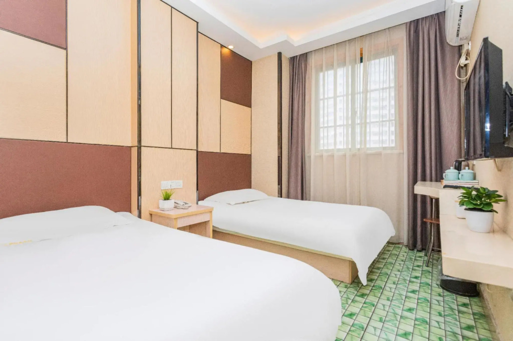 Shanghai Aishang Collection Hotel (Caohejing Hongmei Road Subway Station)
