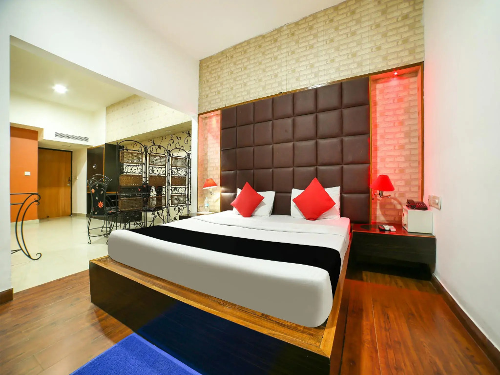 Townhouse 651 Hotel Taksonz